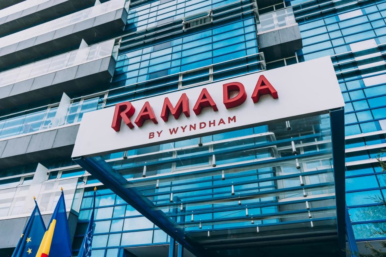 Отель Ramada by Wyndham Constanta Констанца