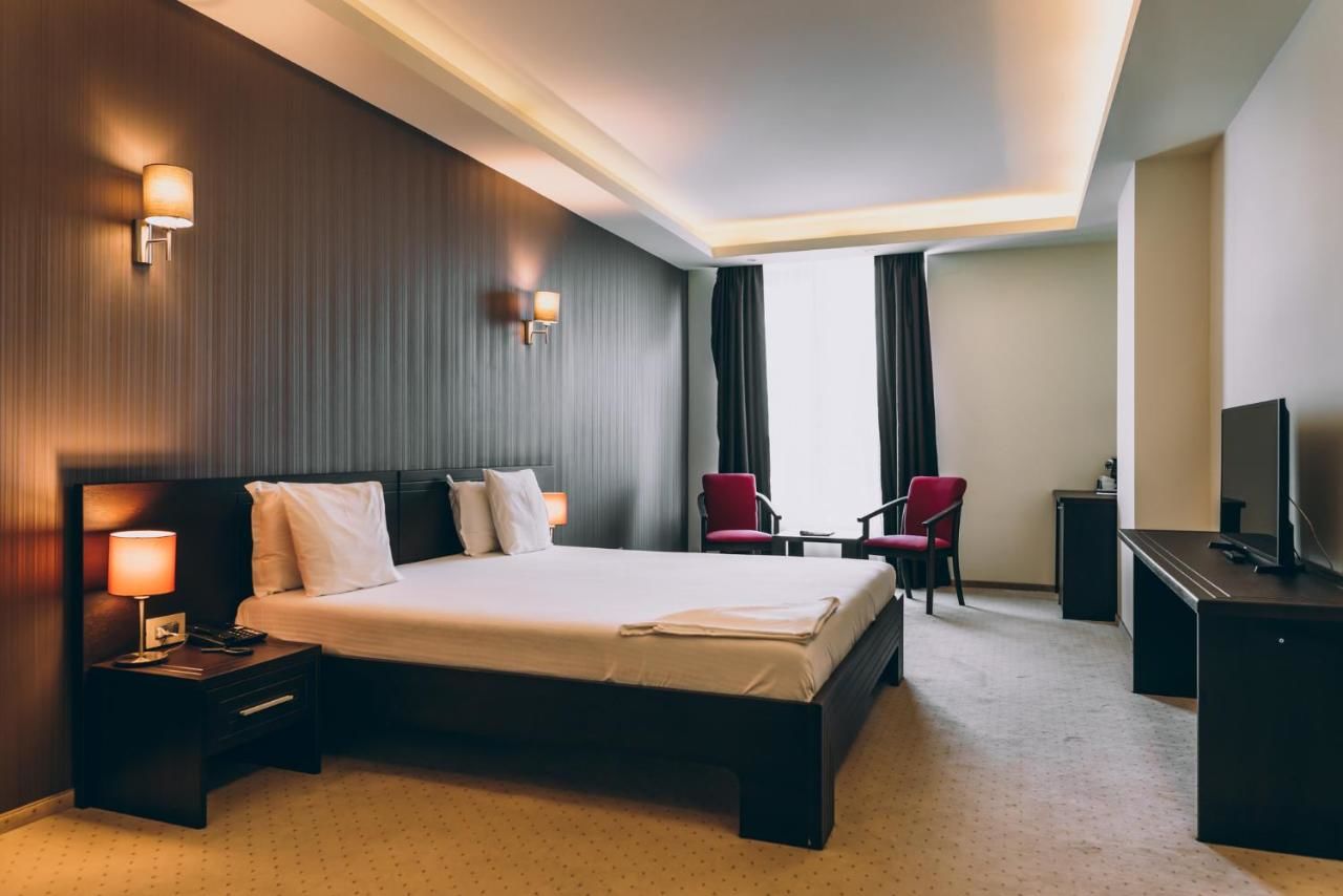 Отель Ramada by Wyndham Constanta Констанца